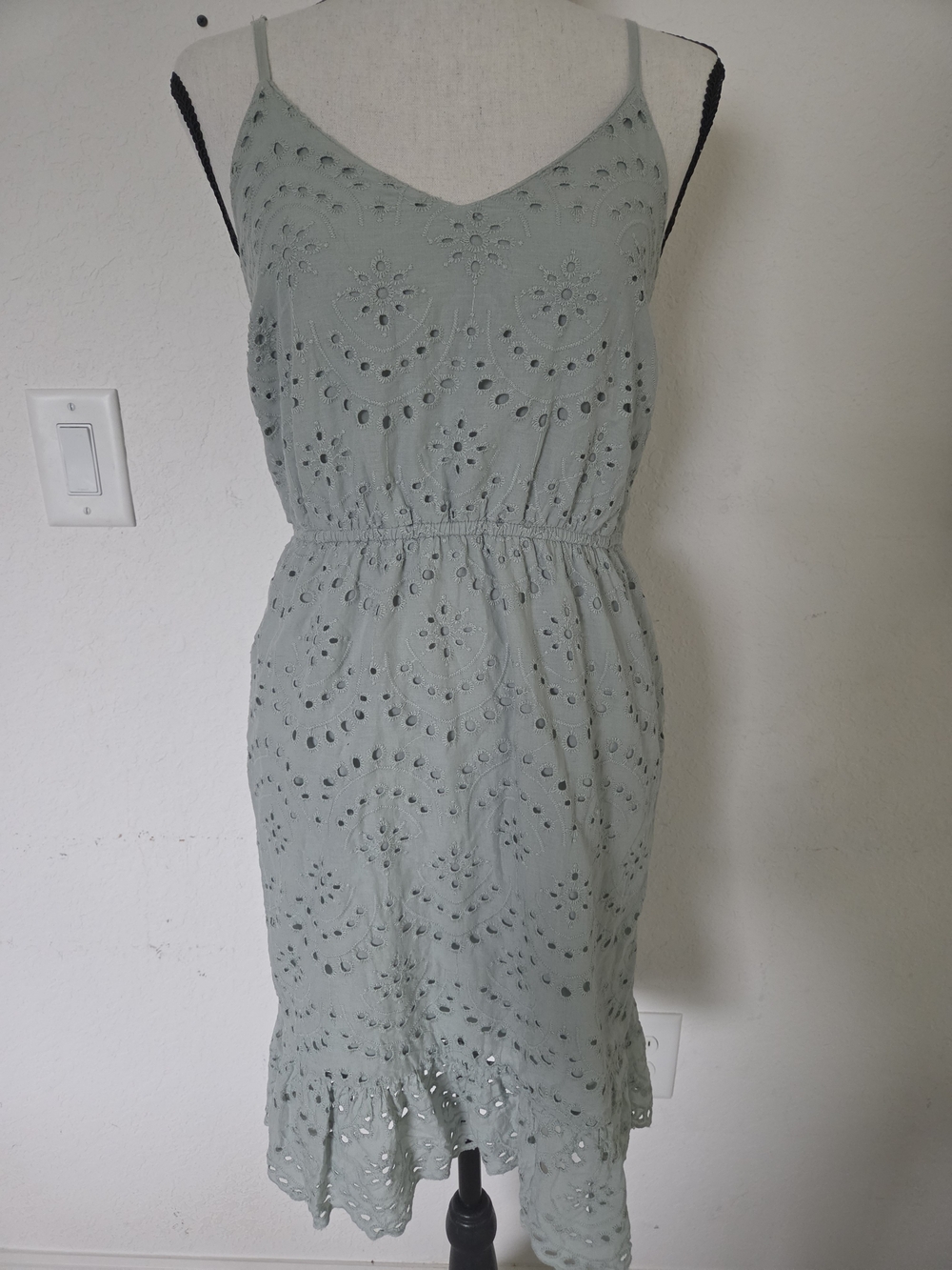 Japna Sage Green Eyelet Lace Cotton Dress Size M Sleeveless Ruffle Hem V-Neck
